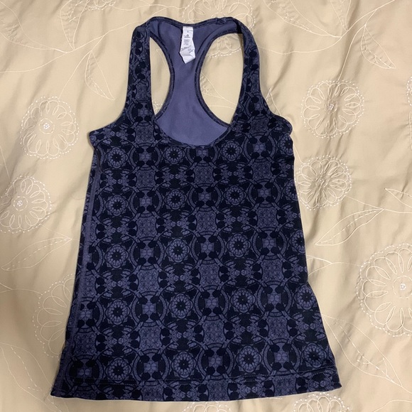 Lululemon tank top in excellent condition. - Picture 1 of 3